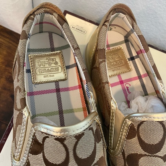 Coach canvas loafer slip on. Size 6 1/2M. Only worn once and in original box. - Picture 8 of 9